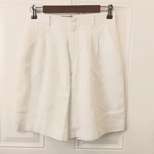 Cabin Creek White pleated front high waist two pocket Bermuda shorts